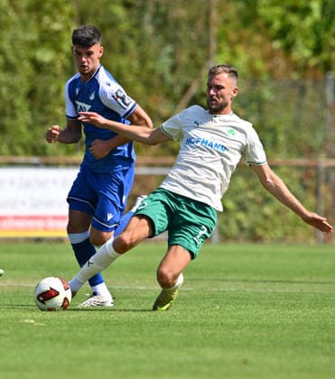 25.07.2026 - Fussball - Saison 2026 2027 - Testspiel Freundschaftsspiel Vorbereitungsspiel - TSG 1899 Hoffenheim - SpVgg Greuther Fürth ( Kleeblatt ) - - Sportfoto Zink - xwoxzix - regulations prohibit any use of photographs as image sequences and or quasi-video - only for editorial use - Albian Hajdari (21, TSG 1899 Hoffenheim ) Dennis Srbeny (7, SpVgg Greuther Fürth ) *** July 25, 2026 Soccer Season 2026–2027 Exhibition Match Friendly Match Preseason Match TSG 1899 Hoffenheim SpVgg Greuther Fürth Kleeblatt Sports Photo Zink xwoxzix Regulations prohibit any use of photographs as image sequences and or quasi-video For editorial use only. Albian Hajdari, 21, TSG 1899 Hoffenheim; Dennis Srbeny, 7, SpVgg Greuther Fürth