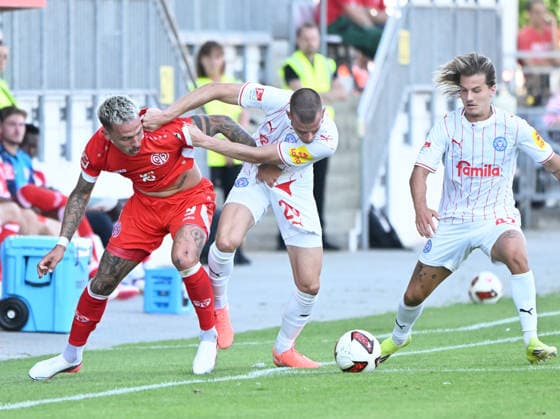 Fussball-Bundesliga - Saison 2026 27 Bruchweg-Stadion - Testspiel 25.07.26 1. FSV Mainz 05 (mz) - Holstein Kiel (ki) Phillip TIETZ (1. FSV Mainz 05), li - David ZEC (ki) Fussball-Bundesliga - 1. FSV Mainz 05 *** 2026–27 Bundesliga Season, Bruchweg Stadium, Friendly Match, July 25, 2026, 1:00 PM, FSV Mainz 05 vs. Holstein Kiel, Referee: Phillip TIETZ, 1:00 PM, FSV Mainz 05, Left: David ZEC, Referee: Phillip TIETZ, Bundesliga, 1:00 PM, FSV Mainz 05