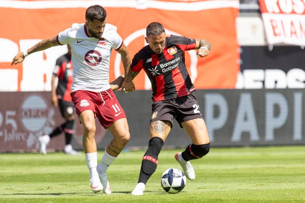 Testspiel: Kickers Offenbach - Bayer Leverkusen, 25.07.2026 Keanu Staude (Kickers Offenbach 11) & Lucas Vazquez (Bayer 04 Leverkusen 21) im zweikmapf um den Ball, Kickers Offenbach - Bayer Leverkusen, Offenbach, Plutos Stadion am Bieberer Berg, 25.7.2026 *** Friendly Match: Kickers Offenbach vs. Bayer Leverkusen, July 25, 2026. Keanu Staude (Kickers Offenbach) 11, Lucas Vázquez (Bayer 04 Leverkusen) 21, battling for the ball, Kickers Offenbach vs. Bayer Leverkusen, Offenbach, Pluto Stadium at Bieberer Berg, July 25, 2026 Copyright: xBEAUTIFULxSPORTS Gawlikx