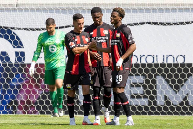 Testspiel: Kickers Offenbach - Bayer Leverkusen, 25.07.2026 Abdoulaye Faye (Bayer 04 Leverkusen 32) & Lucas Vazquez (Bayer 04 Leverkusen 21) & .b29., Kickers Offenbach - Bayer Leverkusen, Offenbach, Plutos Stadion am Bieberer Berg, 25.7.2026 *** Friendly Match: Kickers Offenbach vs. Bayer Leverkusen, July 25, 2026 Abdoulaye Faye (Bayer 04 Leverkusen) 32 Lucas Vazquez (Bayer 04 Leverkusen) 21 b29, Kickers Offenbach vs. Bayer Leverkusen, Offenbach, Plutos Stadium at Bieberer Berg, July 25, 2026 Copyright: xBEAUTIFULxSPORTS Gawlikx