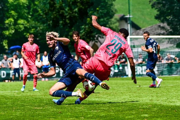 25.07.2026, AUT, Fußball, Herren, 1. Bundesliga, FSP, Saison 2026 2027, Zell am Ziller, SV Werder Bremen vs VfL Bochum Philipp Strompf (Bochum, 3), Salim Musah (Werder Bremen, 29) Zell am Ziller Parkstadion Tirol Österreich *** July 25, 2026, Austria, Soccer, Men s, 1st Bundesliga, FSP, 2026–2027 Season, Zell am Ziller, SV Werder Bremen vs. VfL Bochum Philipp Strompf (Bochum), 3; Salim Musah (Werder Bremen), 29; Zell am Ziller Parkstadion, Tyrol, Austria Copyright: xNordphotox xHafnerx