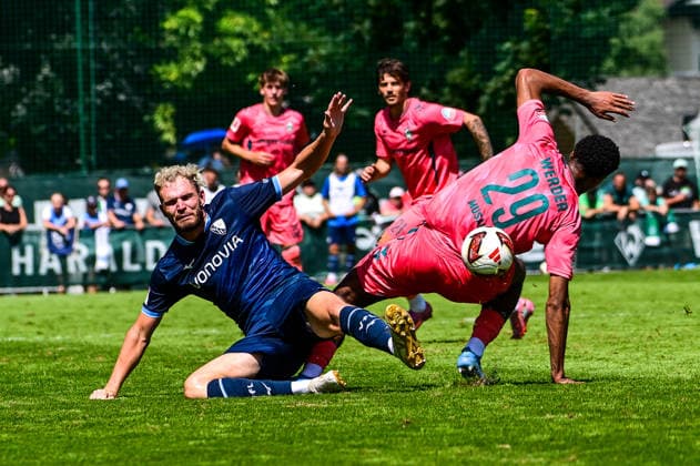 25.07.2026, AUT, Fußball, Herren, 1. Bundesliga, FSP, Saison 2026 2027, Zell am Ziller, SV Werder Bremen vs VfL Bochum Philipp Strompf (Bochum, 3), Salim Musah (Werder Bremen, 29) Zell am Ziller Parkstadion Tirol Österreich *** July 25, 2026, Austria, Soccer, Men s, 1st Bundesliga, FSP, 2026–2027 Season, Zell am Ziller, SV Werder Bremen vs. VfL Bochum Philipp Strompf (Bochum), 3; Salim Musah (Werder Bremen), 29; Zell am Ziller Parkstadion, Tyrol, Austria Copyright: xNordphotox xHafnerx