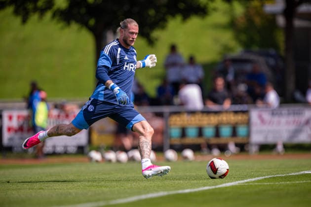 25.07.2026, Fussball, Saison 2026 2027, Vorbereitung, Testspiel: Fagiano Okayama - FC Schalke 04, Torwart Loris Karius (FC Schalke 04) xRHR-FOTO YYx *** July 25, 2026, Soccer, 2026–2027 Season, Preseason, Friendly Match: Fagiano Okayama vs. FC Schalke 04, Goalkeeper Loris Karius, FC Schalke 04 xRHR PHOTO YYx Copyright: KROEGER RHR-FOTOx RHR-FOTO YY
