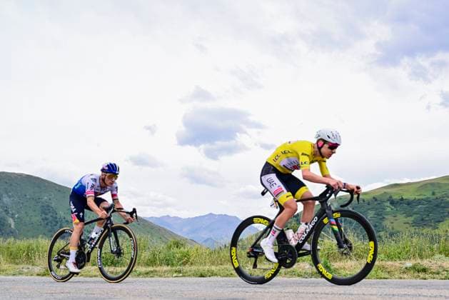 Tour de France 2026 Stage 20 ALPE D HUEZ, FRANCE - JULY 25 : Pogacar Tadej (SLO) of UAE Team Emirates XRG, Evenepoel Remco (BEL) of Red Bull - BORA - Hansgrohe in action during stage 20 of the 113rd edition of Tour de France an UCI World Tour 2.UWT cycling road race stage for Men Elite of 171 km with start in Le Bourg d Oissans and finish in Alpe d Huez on July 25, 2026 in Alpe d Huez, France, 25 07 2026 Alpe d Huez France  Copyright: xPeterxDexVoechtx
