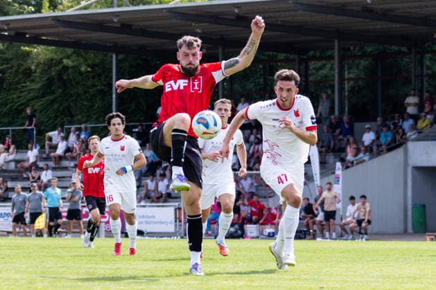 Gentian LEKAJ (1. Goeppinger SV, 09) im Zweikampf gegen Elton SELIMI (SV Fellbach, 47) SV Fellbach vs. 1. Goeppinger SV, Fussball, WFV-Pokal, 1. Runde, Spielzeit 2026 2027, 25.07.2026, SV Fellbach vs. 1. Goeppinger SV, Fussball, WFV-Pokal, 1. Runde, Spielzeit 2026 2027, 25.07.2026, Fellbach *** Gentian LEKAJ 1 Goeppinger SV, 09 in a tackle against Elton SELIMI SV Fellbach, 47 SV Fellbach vs. 1 Goeppinger SV, Soccer, WFV Cup, 1st Round, 2026–2027 Season, July 25, 2026, SV Fellbach vs. 1 Goeppinger SV, Soccer, WFV Cup, 1st Round, 2026–2027 Season, July 25, 2026, Fellbach Copyright: xEibnerxPressefoto OliverxSchmidtx EP_OST