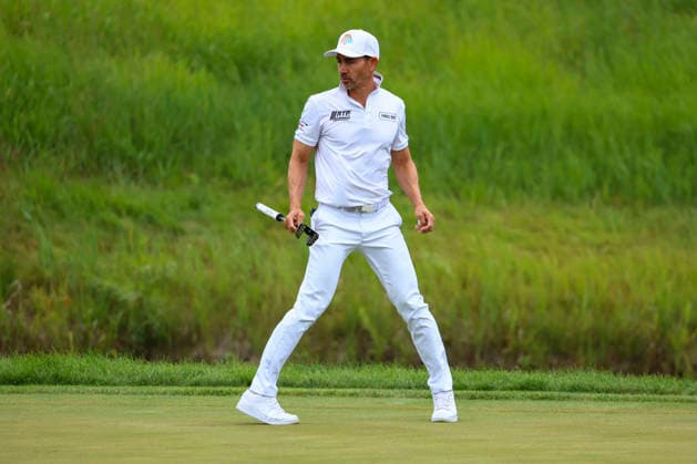July 25, 2026, Blaine, Minnesota, United States: CAMILO VILLEGAS measures the green at hole two. This is the third day of the at TPC Twin Cities in Blaine Minnesota. 2026 PGA, Golf Herren 3M Open - Day 3  - ZUMAt166 20260725_zsp_t166_007 Copyright: xMichaelxTurnerx