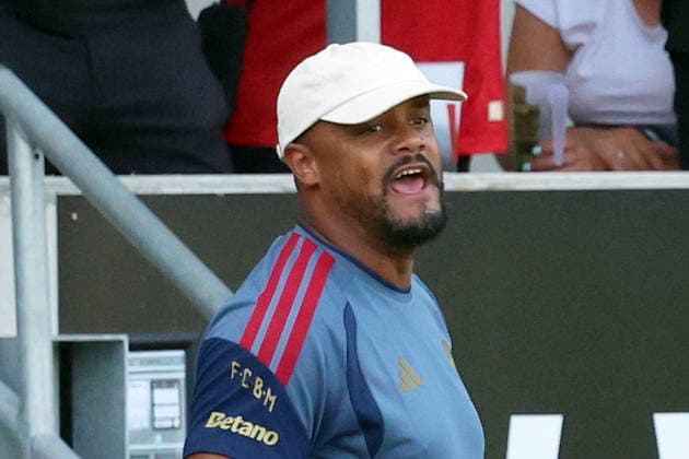 25.07.2026, xrekx, Fussball Testspiel, SV Wehen Wiesbaden - FC Bayern München v.l. Vincent Kompany Trainer (FC Bayern Muenchen) (DFL DFB REGULATIONS PROHIBIT ANY USE OF PHOTOGRAPHS as IMAGE SEQUENCES and or QUASI-VIDEO) Wiesbaden *** July 25, 2026, xrekx, Soccer Friendly Match, SV Wehen Wiesbaden vs. FC Bayern Munich, Vincent Kompany, Coach, FC Bayern Munich, DFL, DFB. REGULATIONS PROHIBIT ANY USE OF PHOTOGRAPHS AS IMAGE SEQUENCES AND OR QUASI-VIDEO. Wiesbaden