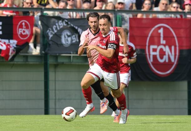 25.07.2026 - Fussball - Saison 2026 2027 - Testspiel Freundschaftsspiel Vorbereitungsspiel: 1. FC Nürnberg Nuernberg FCN ( Club ) - Palermo FC - Sportfoto Zink DaMa - xdaxmax - Mattia Bani (13, Palermo FC ) Julian Justvan (10, 1. FC Nürnberg FCN ) *** July 25, 2026 Soccer Season 2026–2027 Exhibition Match Friendly Match Preseason Match 1 FC Nürnberg Nuremberg FCN Club Palermo FC Sports Photo Zink DaMa xdaxmax Mattia Bani 13, Palermo FC Julian Justvan 10, 1 FC Nuremberg FCN