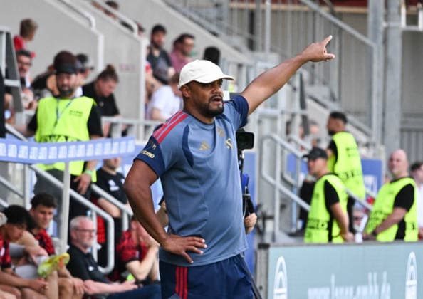 25.07.2026, xsltx, Fussball Testspiel, SV Wehen Wiesbaden - FC Bayern München v.l. Vincent Kompany (Cheftrainer FC Bayern München) (DFL DFB REGULATIONS PROHIBIT ANY USE OF PHOTOGRAPHS as IMAGE SEQUENCES and or QUASI-VIDEO) *** July 25, 2026, xsltx, soccer friendly match, SV Wehen Wiesbaden vs. FC Bayern Munich, Vincent Kompany, head coach of FC Bayern Munich. DFL and DFB regulations prohibit any use of photographs as image sequences and or quasi-video.