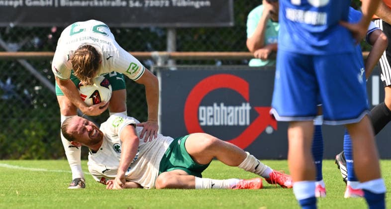 25.07.2026 - Fussball - Saison 2026 2027 - Testspiel Freundschaftsspiel Vorbereitungsspiel - TSG 1899 Hoffenheim - SpVgg Greuther Fürth ( Kleeblatt ) - - Sportfoto Zink - xwoxzix - regulations prohibit any use of photographs as image sequences and or quasi-video - only for editorial use - Jannis Heuer (22, SpVgg Greuther Fürth ) angeschlagen am Boden - Jannik Dehm ( 23, SpVgg Greuther Fürth ) bei ihm *** July 25, 2026 Soccer Season 2026–2027 Exhibition Match Friendly Match Preseason Match TSG 1899 Hoffenheim vs. SpVgg Greuther Fürth Kleeblatt Sports Photo Zink xwoxzix Regulations prohibit any use of photographs as image sequences and or quasi-video For editorial use only. Jannis Heuer, 22, SpVgg Greuther Fürth, injured on the ground; Jannik Dehm, 23, SpVgg Greuther Fürth, standing next to him