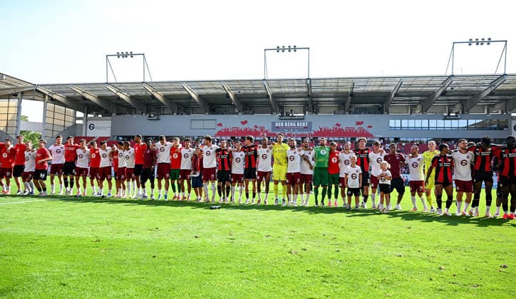 25.07.2026, xpsx, Fussball Testspiel, Kickers Offenbach - Bayer 04 Leverkusen v.l. OFC und Leverkusen Spieler gemeinsam vor dem block (DFL DFB REGULATIONS PROHIBIT ANY USE OF PHOTOGRAPHS as IMAGE SEQUENCES and or QUASI-VIDEO) emspor Offenbach *** July 25, 2026, xpsx, soccer exhibition match, Kickers Offenbach vs. Bayer 04 Leverkusen, OFC and Leverkusen players together in front of Block DFL DFB REGULATIONS PROHIBIT ANY USE OF PHOTOGRAPHS as IMAGE SEQUENCES and or QUASI-VIDEO emspor Offenbach
