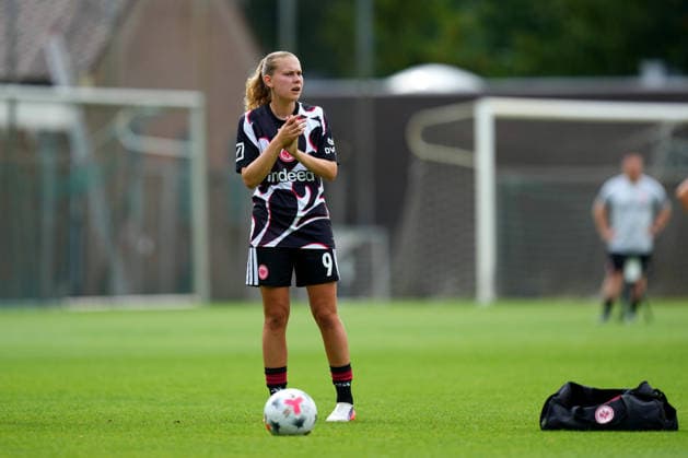 Club Friendly: Eintracht Frankfurt Woman v Feyenoord Rotterdam V1 Horst - Jarne Teulings of Eintracht Frankfurt Woman before a friendly in preparation of the 2026 2027 season. The match is set between Eintracht Frankfurt Woman and Feyenoord Rotterdam V1 at RKsv Wittenhorst on 25 July 2026 in Horst, The Netherlands. (Hero Images Yannick Verhoeven) Copyright: xYannickxVerhoevenx