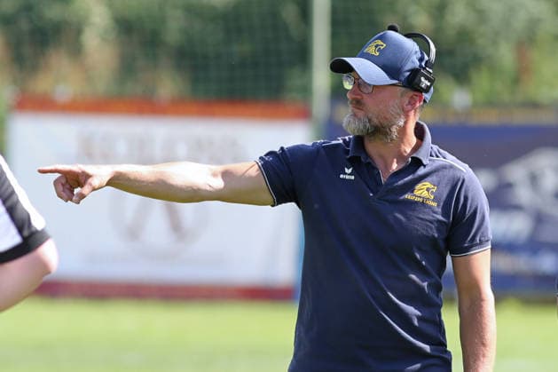 GFL2: Leipzig Lions vs. Langenfeld Longhorns, 25.07.2026 Headcoach Carsten Kunz (Leipzig Lions). German Football League 2 Gruppe Nord, Saison 2026: Leipzig Lions vs. Langenfeld Longhorns am 25.07.2026 im Sportpark Camillo Ugi, Markkleeberg. *** GFL2 Leipzig Lions vs. Langenfeld Longhorns, July 25, 2026 Head Coach Carsten Kunz Leipzig Lions German Football League 2 North Division, 2026 Season: Leipzig Lions vs. Langenfeld Longhorns on July 25, 2026, at Sportpark Camillo Ugi, Markkleeberg Copyright: xBEAUTIFULxSPORTS JanxKaeferx