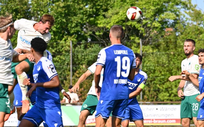 25.07.2026 - Fussball - Saison 2026 2027 - Testspiel Freundschaftsspiel Vorbereitungsspiel - TSG 1899 Hoffenheim - SpVgg Greuther Fürth ( Kleeblatt ) - - Sportfoto Zink - xwoxzix - regulations prohibit any use of photographs as image sequences and or quasi-video - only for editorial use - Noah König (17, SpVgg Greuther Fürth ) erzielt Treffer Tor Torschuß zum 3:1 per Kopfball *** July 25, 2026 Soccer Season 2026–2027 Exhibition Match Friendly Match Preseason Match TSG 1899 Hoffenheim vs. SpVgg Greuther Fürth Kleeblatt Sports Photo by Zink xwoxzix; regulations prohibit any use of photographs as image sequences and or quasi-video For editorial use only. Noah König, 17, of SpVgg Greuther Fürth scores a goal with a header to make it 3–1.
