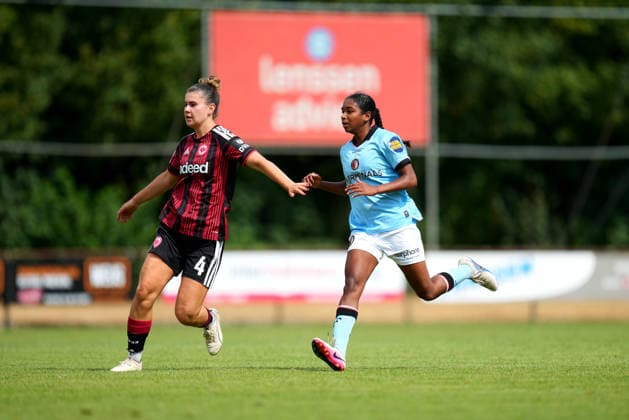 Club Friendly: Eintracht Frankfurt Woman v Feyenoord Rotterdam V1 Horst - Noemi Ivelj of Eintracht Frankfurt Woman, Ilayah Dostmohamed of Feyenoord Rotterdam V1 during a friendly in preparation of the 2026 2027 season. The match is set between Eintracht Frankfurt Woman and Feyenoord Rotterdam V1 at RKsv Wittenhorst on 25 July 2026 in Horst, The Netherlands. (Hero Images Yannick Verhoeven) Copyright: xYannickxVerhoevenx