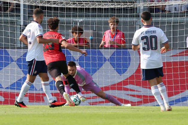 25.07.2026, xrekx, Fussball Testspiel, SV Wehen Wiesbaden - FC Bayern München v.l. Sven Ulreich (FC Bayern Muenchen) vor dem 2:1 (DFL DFB REGULATIONS PROHIBIT ANY USE OF PHOTOGRAPHS as IMAGE SEQUENCES and or QUASI-VIDEO) Wiesbaden *** July 25, 2026, xrekx, soccer friendly match, SV Wehen Wiesbaden vs. FC Bayern Munich, featuring Sven Ulreich, FC Bayern Munich, before the 2–1 DFL DFB REGULATIONS PROHIBIT ANY USE OF PHOTOGRAPHS as IMAGE SEQUENCES and or QUASI-VIDEO Wiesbaden