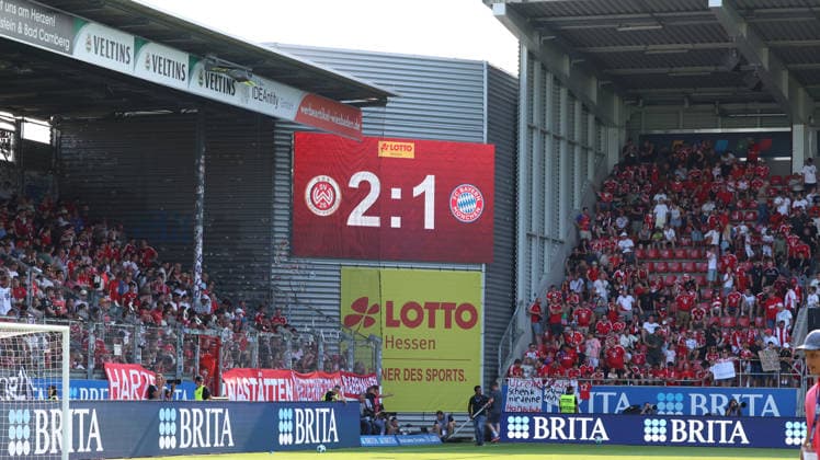 25.07.2026, xrekx, Fussball Testspiel, SV Wehen Wiesbaden - FC Bayern München v.l. Anzeigetafel, Videowall, Scoreboard, Info, Werbung Endstand 2:1 Symbolfoto, Symbolbild, Symbol Stadion, symbolic photo, symbolic image, symbolic stadium (DFL DFB REGULATIONS PROHIBIT ANY USE OF PHOTOGRAPHS as IMAGE SEQUENCES and or QUASI-VIDEO) Wiesbaden *** July 25, 2026, xrekx, Soccer Friendly Match, SV Wehen Wiesbaden vs. FC Bayern Munich – Scoreboard, Video Wall, Scoreboard, Info, Advertising, Final Score 2–1, Symbolic photo, Symbolic image, Symbolic stadium, DFL and DFB regulations prohibit any use of photographs as image sequences and or quasi-video, Wiesbaden