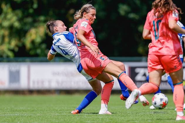 HATTEMERBROEK , 25-07-2026 , sportpark De Kuule , season 2026 2027 , Dutch Preseason football , friendly match between PEC Zwolle (women) and SV Werder Bremen (women) , picture shows PEC Zwolle player Mayke Lindner, Werder Bremen player Medina Desic PEC Ã Werder Bremen (women friendly)  x205198816x Copyright: