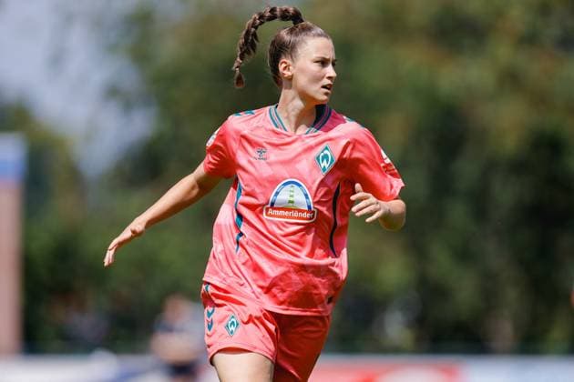 HATTEMERBROEK , 25-07-2026 , sportpark De Kuule , season 2026 2027 , Dutch Preseason football , friendly match between PEC Zwolle (women) and SV Werder Bremen (women) , picture shows Werder Bremen player Julia Magerl PEC Ã Werder Bremen (women friendly)  x205198872x Copyright:
