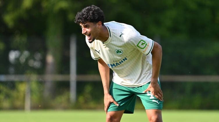 25.07.2026 - Fussball - Saison 2026 2027 - Testspiel Freundschaftsspiel Vorbereitungsspiel - TSG 1899 Hoffenheim - SpVgg Greuther Fürth ( Kleeblatt ) - - Sportfoto Zink - xwoxzix - regulations prohibit any use of photographs as image sequences and or quasi-video - only for editorial use - Omar Megeed (49, SpVgg Greuther Fürth ) ruft schreit brüllt *** July 25, 2026 Soccer Season 2026–2027 Exhibition Match Friendly Match Preseason Match TSG 1899 Hoffenheim SpVgg Greuther Fürth Kleeblatt Sports Photo Zink xwoxzix Regulations prohibit any use of photographs as image sequences and or quasi-video for editorial use only Omar Megeed 49, SpVgg Greuther Fürth shouts, screams, roars