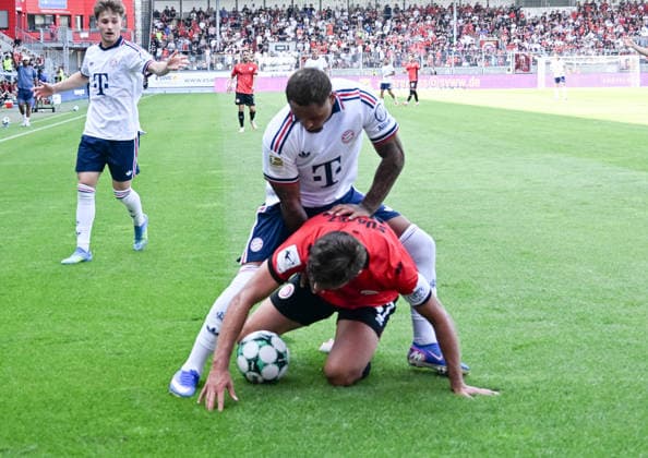25.07.2026, xsltx, Fussball Testspiel, SV Wehen Wiesbaden - FC Bayern München v.l. Voller Einsatz: Armindo Sieb (FC Bayern München oben), David Suarez Cardenas (SV Wehen Wiesbaden) (DFL DFB REGULATIONS PROHIBIT ANY USE OF PHOTOGRAPHS as IMAGE SEQUENCES and or QUASI-VIDEO) *** July 25, 2026, xsltx, Soccer Friendly Match, SV Wehen Wiesbaden vs. FC Bayern Munich: Armindo Sieb of FC Bayern Munich gives it his all; David Suarez Cardenas of SV Wehen Wiesbaden. DFL and DFB regulations prohibit any use of photographs as image sequences and or quasi-video.
