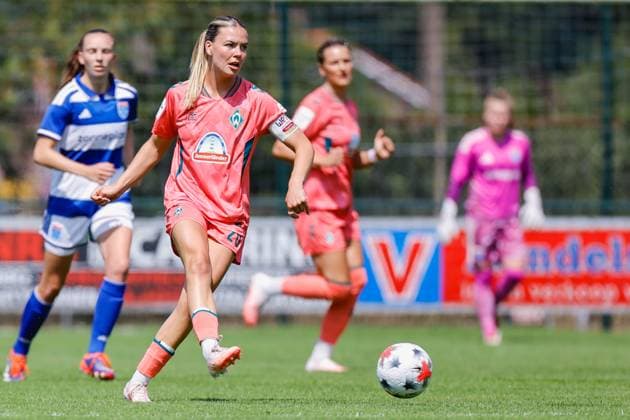 HATTEMERBROEK , 25-07-2026 , sportpark De Kuule , season 2026 2027 , Dutch Preseason football , friendly match between PEC Zwolle (women) and SV Werder Bremen (women) , picture shows Werder Bremen player Juliane Wirtz PEC Ã Werder Bremen (women friendly)  x205199043x Copyright: