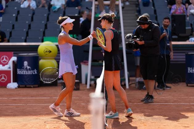 Elina Awanessjan (ARM) und Anna Bondar (HUN) am Netz, Handshake, GER, Elina Awanessjan vs Anna Bondar, Tennis, MSC Hamburg Ladies Open WTA, Tennis Damen 250, Halbfinale, 25.07.2026 GER, Elina Awanessjan vs Anna Bondar, Tennis, MSC Hamburg Ladies Open WTA 250, Halbfinale, 25.07.2026 Hamburg *** Elina Awanessjan (ARM) and Anna Bondar (HUN) at the net, shaking hands, GER, Elina Awanessjan vs. Anna Bondar, Tennis, MSC Hamburg Ladies Open WTA 250, Semifinals, July 25, 2026, GER, Elina Awanessjan vs. Anna Bondar, tennis, MSC Hamburg Ladies Open WTA 250, semifinals, July 25, 2026, Hamburg Copyright: xEibner-Pressefoto MaxxVincenx EP_MVN