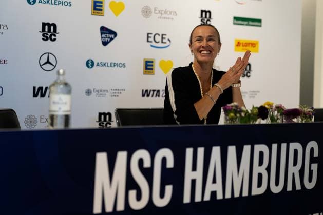Martina Hingis bei der Pressekonferenz, GER, Elina Awanessjan vs Anna Bondar, Tennis, MSC Hamburg Ladies Open WTA, Tennis Damen 250, Halbfinale, 25.07.2026 GER, Elina Awanessjan vs Anna Bondar, Tennis, MSC Hamburg Ladies Open WTA 250, Halbfinale, 25.07.2026 Hamburg *** Martina Hingis at the press conference, GER, Elina Awanessjan vs. Anna Bondar, Tennis, MSC Hamburg Ladies Open WTA 250, Semifinals, July 25, 2026, GER, Elina Awanessjan vs. Anna Bondar, Tennis, MSC Hamburg Ladies Open WTA 250, Semifinals, July 25, 2026, Hamburg Copyright: xEibner-Pressefoto MaxxVincenx EP_MVN