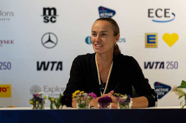 Martina Hingis bei der Pressekonferenz, GER, Elina Awanessjan vs Anna Bondar, Tennis, MSC Hamburg Ladies Open WTA, Tennis Damen 250, Halbfinale, 25.07.2026 GER, Elina Awanessjan vs Anna Bondar, Tennis, MSC Hamburg Ladies Open WTA 250, Halbfinale, 25.07.2026 Hamburg *** Martina Hingis at the press conference, GER, Elina Awanessjan vs. Anna Bondar, Tennis, MSC Hamburg Ladies Open WTA 250, Semifinals, July 25, 2026, GER, Elina Awanessjan vs. Anna Bondar, Tennis, MSC Hamburg Ladies Open WTA 250, Semifinals, July 25, 2026, Hamburg Copyright: xEibner-Pressefoto MaxxVincenx EP_MVN