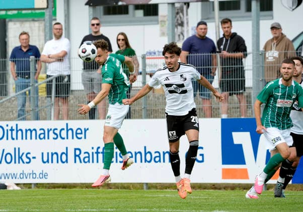 Foto : Dardan KARIMANI (Lübeck) gegen Rafail Lampros (Heide , rechts) Fussball Landespokal Schleswig Holstein;, Viertelfinale am Sa. 25.07.2026 Heider SV - VfB Lübeck *** Photo by Dardan KARIMANI: Lübeck vs. Rafail Lampros Heide, Schleswig-Holstein State Soccer Cup, Quarterfinals on Sat, July 25, 2026, Heider SV vs. VfB Lübeck