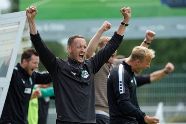 Foto : Torjubel beim 0-1 , Trainer Kevin RODEWALD (Lübeck) feiert schon mal Fussball Landespokal Schleswig Holstein;, Viertelfinale am Sa. 25.07.2026 Heider SV - VfB Lübeck *** Photo: Goal celebration after the 0-1 score; Coach Kevin RODEWALD of Lübeck is already celebrating the Schleswig-Holstein State Soccer Cup quarterfinal on Sat, July 25, 2026: Heider SV vs. VfB Lübeck