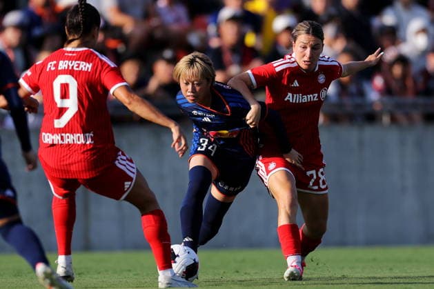 (L-R) Megu Hamada (Ardija), Barbara Dunst (FC Bayern), JULY 25, 2026 - Football Soccer : Allianz Women s Tour 2026 match between RB Omiya Ardija and FC Bayern Munich at NACK5 Stadium in Saitama, Japan.  aflo_339099640 NaokixNishimurax
