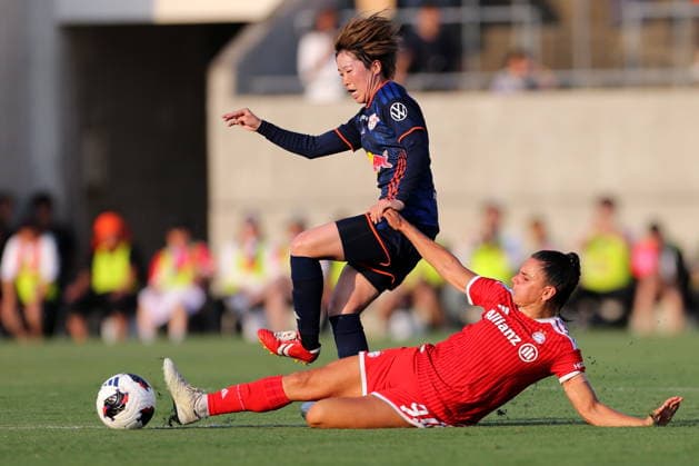 (Top-Bottom) Minori Takahashi (Ardija), Jovana Damnjanovic (FC Bayern), JULY 25, 2026 - Football Soccer : Allianz Women s Tour 2026 match between RB Omiya Ardija and FC Bayern Munich at NACK5 Stadium in Saitama, Japan.  aflo_339099677 NaokixNishimurax