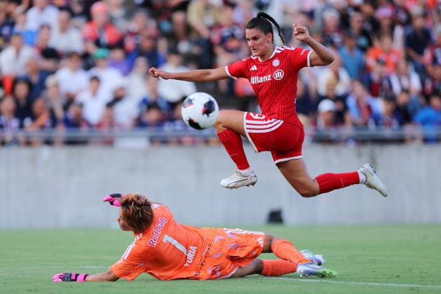 (Top-Bottom) Jovana Damnjanovic (FC Bayern), Yuria Ito (Ardija), JULY 25, 2026 - Football Soccer : Allianz Women s Tour 2026 match between RB Omiya Ardija and FC Bayern Munich at NACK5 Stadium in Saitama, Japan.  aflo_339099698 NaokixNishimurax