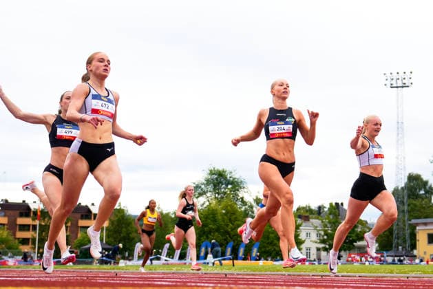 Norgesmesterskapet for friidrett 2026 Trondheim 20260725. Maren Bakke Amundsen fra Tjalve IK (t.v), Christine Bjelland Jensen fra IL Norna Salhus og Marte Pettersen fra Tjalve IK i ovelsen 200 m semifinale kvinner under NM i friidrett pa Trondheim Stadion lordag. Foto: Beate Oma Dahle NTB Trondheim Norge EDITORIAL USE ONLY. RESTRICTED USE FOR BETTING COMPANIES Ref:_SPOZ62Gn1eKW-Y.jpg *** 2026 Norwegian Track and Field Championships, Trondheim, July 25, 2026: Maren Bakke Amundsen of Tjalve IK (left), Christine Bjelland Jensen of IL Norna Salhus and Marte Pettersen of Tjalve IK in the women’s 200-meter semifinal at the Norwegian Track and Field Championships at Trondheim Stadium on Saturday. Photo: Beate Oma Dahle, NTB, Trondheim, Norway. EDITORIAL USE ONLY. RESTRICTED USE FOR BETTING COMPANIES  Copyright: xBeatexOmaxDahlex xNTBx