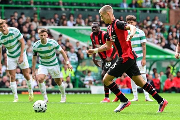Franceseco Camarda of AC Milan shoots from the penalty spot to score his teams first goal of the game during the pre season friendly match between Celtic and AC Milan at Celtic Park, Glasgow, Scotland on Saturday 25th July 2026. Celtic v AC Milan, Pre Season Friendly, Football, Celtic Park, Glasgow, Scotland, UK - 25 Jul 2026Glasgow Celtic Park United Kingdom  Copyright: xAndyxBuchanan Shutterstockx 17004340ct