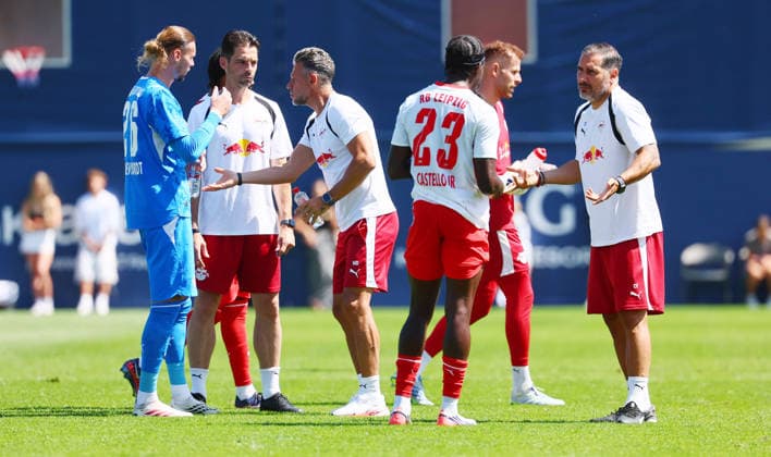 RB Leipzig Ð Ingolstadt Testspiel Leipzig, 25.07.2026, RBL Trainingszentrum, Fussball Testspiel , RB Leipzig vs. FC Ingolstadt 04 , Im Bild v.l.: Torwart Maarten Vandevoordt (26, RB Leipzig), Co-Trainer Thomas Stefan Buck (RB Leipzig), Trainer Martin Demichelis, RB Leipzig, Castello Lukeba (23, RB Leipzig), Torwart Peter Gulacsi (1, RB Leipzig) und Co-Trainer Cristian Fiel (RB Leipzig) , *** RB Leipzig vs. Ingolstadt Friendly Match, Leipzig, July 25, 2026, RBL Training Center, soccer friendly match, RB Leipzig vs. FC Ingolstadt 04. Pictured from left: Goalie Maarten Vandevoordt (26), RB Leipzig; Assistant Coach Thomas Stefan Buck, RB Leipzig; Head Coach Martin Demichelis, RB Leipzig; Castello Lukeba (23), RB Leipzig; goalkeeper Peter Gulacsi (1), RB Leipzig; and assistant coach Cristian Fiel, RB Leipzig; Picture Point
