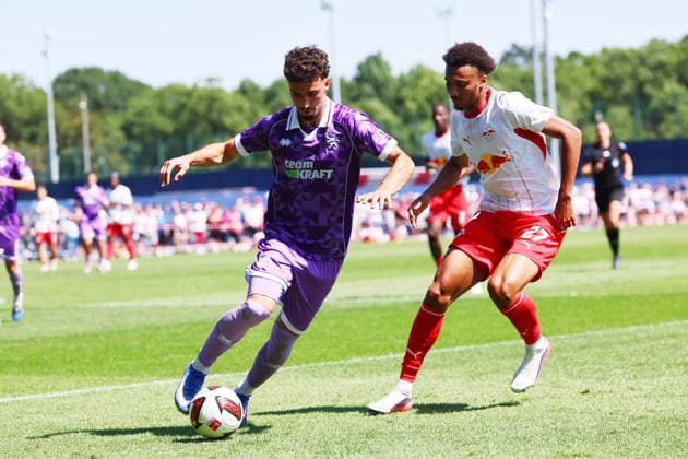RB Leipzig Ð Ingolstadt Testspiel Leipzig, 25.07.2026, RBL Trainingszentrum, Fussball Testspiel , RB Leipzig vs. FC Ingolstadt 04 1:0 (1:0) , Im Bild v.l.: Davide Sekulovic ( 33, Ingolstadt) und Assan Ouedraogo ( 8, RB Leipzig) , *** RB Leipzig vs. Ingolstadt Friendly Match, Leipzig, July 25, 2026, RBL Training Center, soccer friendly, RB Leipzig vs. FC Ingolstadt 0–1–0–1–0; pictured from left: Davide Sekulovic (33), Ingolstadt, and Assan Ouedraogo (8), RB Leipzig, Picture Point