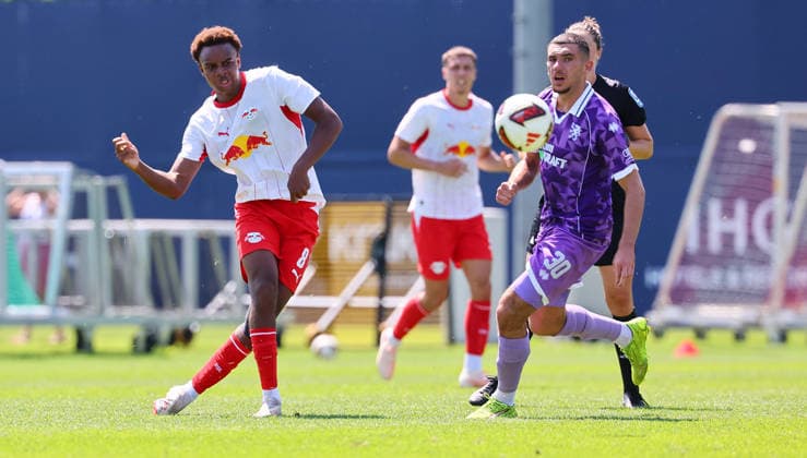 RB Leipzig Ð Ingolstadt Testspiel Leipzig, 25.07.2026, RBL Trainingszentrum, Fussball Testspiel , RB Leipzig vs. FC Ingolstadt 04 , Im Bild v.l.: Assan Ouedraogo ( 8, RB Leipzig) und Ognjen Drakulic ( 30, Ingolstadt) , *** RB Leipzig vs. Ingolstadt Friendly Match, Leipzig, July 25, 2026, RBL Training Center, Soccer Friendly Match, RB Leipzig vs. FC Ingolstadt 04. Pictured from left: Assan Ouedraogo (8), RB Leipzig, and Ognjen Drakulic (30), Ingolstadt, Picture Point