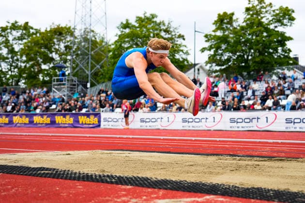 Norgesmesterskapet for friidrett 2026 Trondheim 20260725. Erlend Grytten Sunnarvik fra Floro T&IF i ovelsen tresteg menn under NM i friidrett pa Trondheim Stadion lordag. Foto: Beate Oma Dahle NTB Trondheim Norge EDITORIAL USE ONLY. RESTRICTED USE FOR BETTING COMPANIES Ref:_SPOFgzXl6aUtzk.jpg *** 2026 Norwegian Track and Field Championships, Trondheim, July 25, 2026. Erlend Grytten Sunnarvik of Floro T IF competes in the men’s triple jump at the Norwegian Track and Field Championships at Trondheim Stadium on Saturday. Photo: Beate Oma Dahle, NTB, Trondheim, Norway. EDEDITORIAL USE ONLY; RESTRICTED USE FOR BETTING COMPANIES  Copyright: xBeatexOmaxDahlex xNTBx