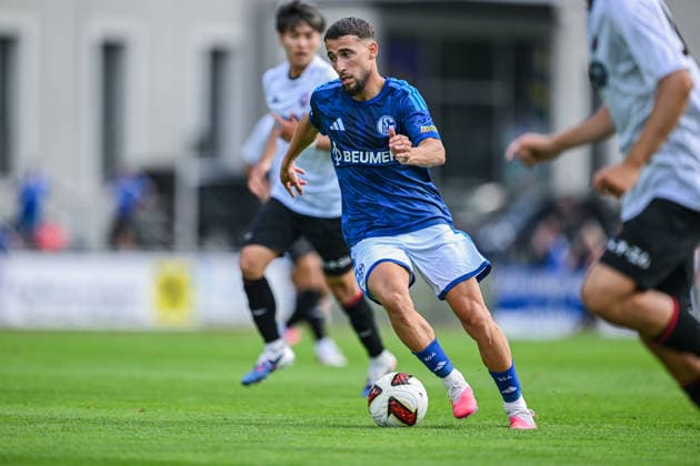 25.07.2026, Fussball, Saison 2026 2027, Vorbereitung, Testspiel: Fagiano Okayama - FC Schalke 04 Adil Aouchiche (FC Schalke 04) xRHR-FOTO YYx *** July 25, 2026, Soccer, 2026–2027 Season, Preseason, Friendly Match: Fagiano Okayama vs. FC Schalke 04, Adil Aouchiche, FC Schalke 04 xRHR, PHOTO YYx Copyright: KROEGER RHR-FOTOx RHR-FOTO YY
