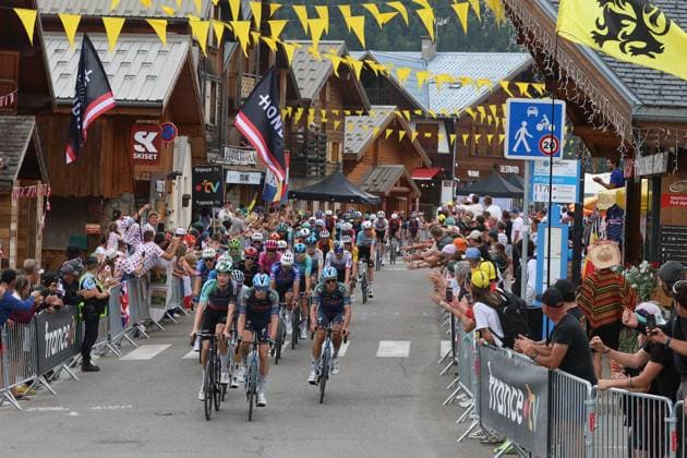 Tour de France 2026 PHOTOPQR LE COURRIER PICARD Haslin ; Alpe d Huez ; 25 07 2026 ; 25 07 26 Tour de France 20ème etape Bourg d Oisans - L Alpe d Huez - Passage dans le Vieil Alpe Le Gruppetto Photo Fred Haslin 113th edition of the Tour de France cycling race. *** Local Caption *** Alpe d Huez Isère Rhône-Alpes FRANCE  Copyright: xPHOTOPQR LExCOURRIERxPICARD MAXPxHaslinx 20260725LCP1186 20260725LCP1186