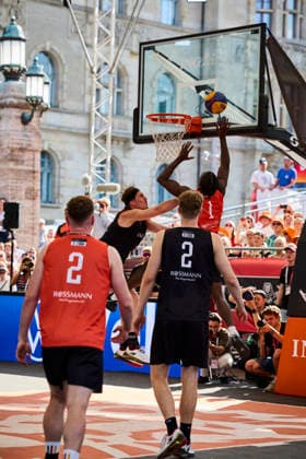 Baskets Bonn vs. Skyliners Frankfurt - DIE FINALS 2026 3x3 Finale Herren am 25.07.2026, Denzel Agyeman (Baskets Bonn) im Wurf Hannover Neues Rathaus Niedersachsen Deutschland *** Baskets Bonn vs. Skyliners Frankfurt THE FINALS 2026 Men s 3x3 Final on July 25, 2026; Denzel Agyeman of Baskets Bonn takes a shot at the New City Hall in Hanover, Lower Saxony, Germany