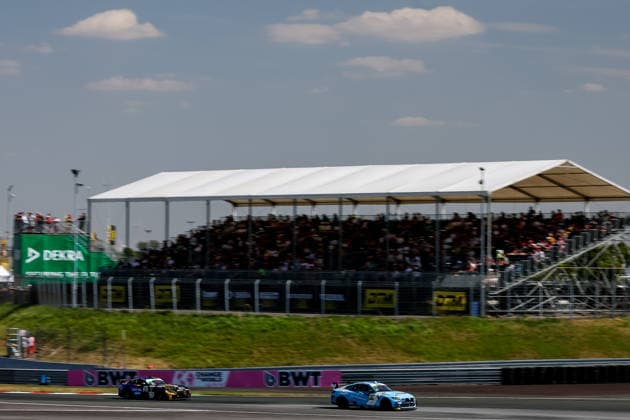 ADAC GT4 Germany, 5. + 6. Rennen Oschersleben 2026 50 BMW M4 GT4 Evo, FK Performance Motorsport: Gianni van de Craats, Victor Nielsen, 85 Mercedes-AMG GT4, CV Performance X JP Motorsport: Kyam Potez, Jonathan Engström - picture by Gruppe C Photography Oschersleben Oschersleben Sachsen-Anhalt Germany Copyright: xGruppexCxPhotographyx
