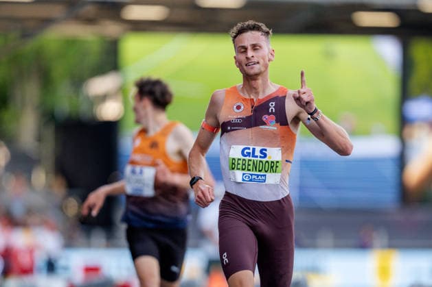 Wattenscheid, 25.07.2026, Leichathletik, Deutsche Meisterschaften, Männer, 3000m Hindernis Karl Bebendorf (GER, Dresdner SC 1898) jubelt beim Zieleinlauf Bochum-Wattenscheid Lohrheidestadion NRW Germany *** Wattenscheid, July 25, 2026, Track and Field, German Championships, Men s 3,000-meter Steeplechase: Karl Bebendorf (GER, Dresdner SC 1898) celebrates as he crosses the finish line at the Lohrheidestadion in Bochum-Wattenscheid, North Rhine-Westphalia, Germany
