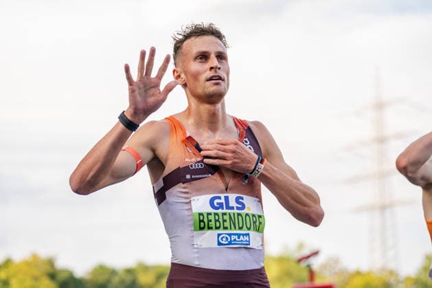 Wattenscheid, 25.07.2026, Leichathletik, Deutsche Meisterschaften, Männer, 3000m Hindernis Karl Bebendorf (GER, Dresdner SC 1898) nachdem Zieleinlauf Bochum-Wattenscheid Lohrheidestadion NRW Germany *** Wattenscheid, July 25, 2026, Track and Field, German Championships, Men s 3,000-meter Steeplechase: Karl Bebendorf (GER), Dresdner SC 1898, after crossing the finish line at Lohrheidestadion in Bochum-Wattenscheid, North Rhine-Westphalia, Germany