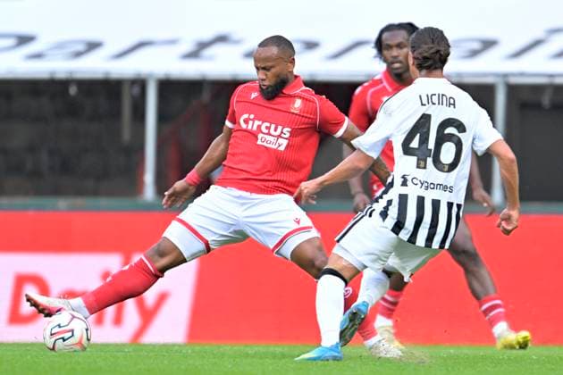 Standard de Liege v Juventus - Jupiler Pro League Friendly LIEGE, BELGIUM - JULY 25 : Ilaimaharitra Marco midfielder of Standard de Liege battles for the ball with Licina Adin of Juventus during the Jupiler Pro League friendly match between Standard de Liege and Juventus on July 25, 2026 in Liege, Belgium, 25 07 2026 Liege Belgium  Copyright: xSesx