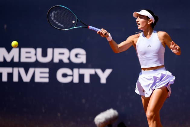 MSC Hamburg Ladies Open - Day 6 Elina Avanesyan of Armenia plays against fourth seed Anna Bondar of Hungary during their semi-final match at the 2026 MSC Hamburg Ladies Open women s tennis tournament at Am Rothenbaum in Hamburg, Germany. Hamburg Hamburg Germany  Copyright: xOwenxHammondx originalFilename:hammond-2026msch260725_npgD0.jpg