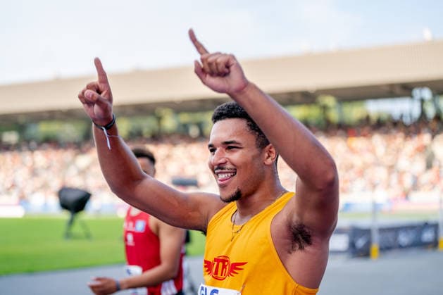 Wattenscheid, 25.07.2026, Leichathletik, Deutsche Meisterschaften, Männer, 110m Hürden Gregory MinouÃ (GER, Tracksrunner Bonn) feiert mit dem Publikum Bochum-Wattenscheid Lohrheidestadion NRW Germany *** Wattenscheid, July 25, 2026, Track and Field, German Championships, Men, 110m Hurdles: Gregory MinouÃ (GER) of Tracksrunner Bonn celebrates with the crowd at the Lohrheidestadion in Bochum-Wattenscheid, North Rhine-Westphalia, Germany