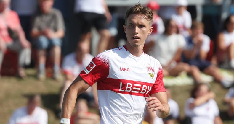 25.07.2026, Deutschland, Hollenbach, Fußball Bundesliga, Saison 2026 2027, Testspiel, Freundschaftsspiel, JAKO-Testspiel, FSV Hollenbach vs. VfB Stuttgart, Oliver Rölke ( VfB ) *** July 25, 2026, Germany, Hollenbach, Bundesliga, 2026–2027 season, exhibition match, friendly match, JAKO exhibition match, FSV Hollenbach vs. VfB Stuttgart, Oliver Rölke (VfB)